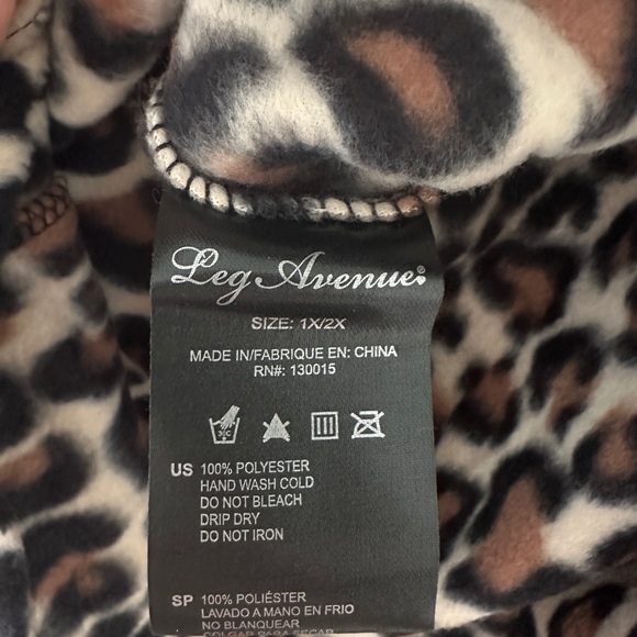 Cute and cozy Leg Avenue Leopard Costume in 1X/2X! - Picture 4 of 6